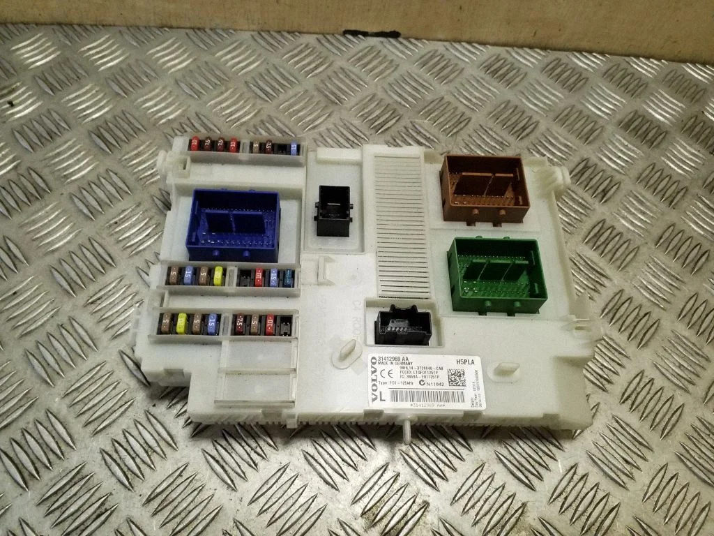 Fuse module – Volvo XC70 (2014-2016)