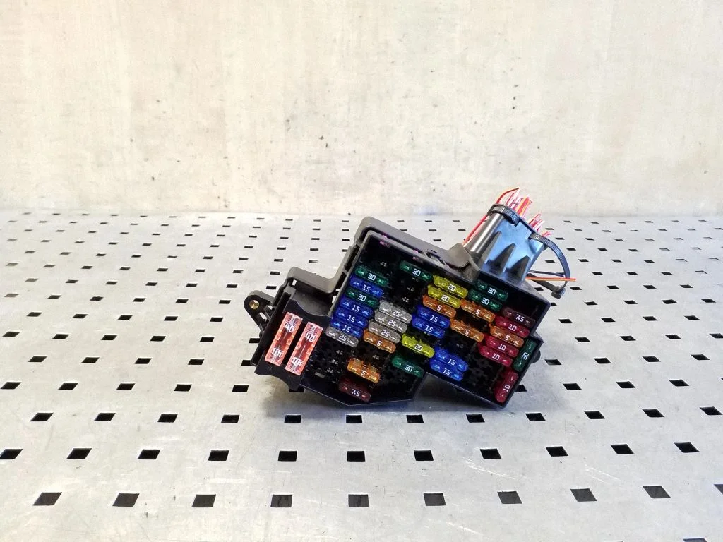 Drošinātāju bloks 7P0941828