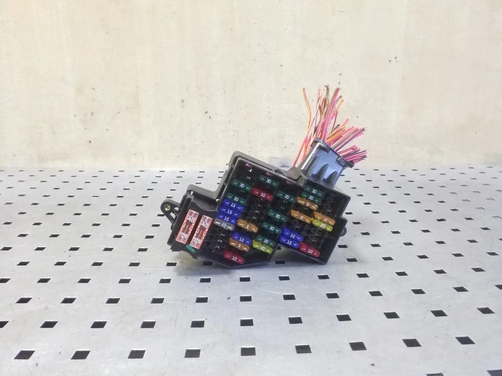 Drošinātāju bloks 7P0941828