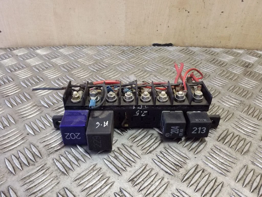 Drošinātāju bloks 4A0941822