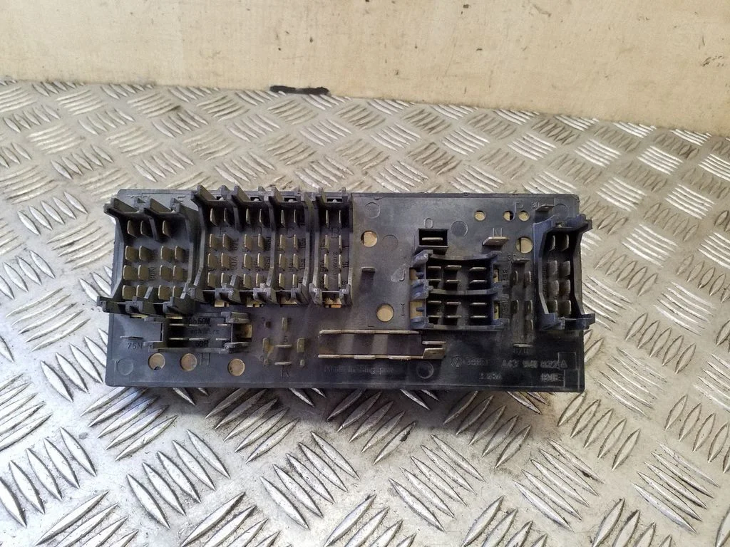 Drošinātāju bloks 443941822A