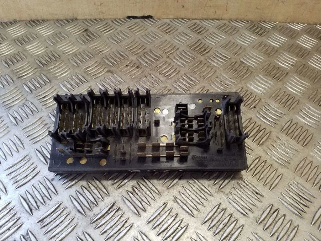 Drošinātāju bloks 443941822A