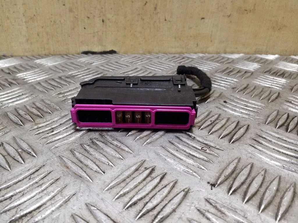 Fuse module – Audi Q5 SQ5 8R (2008-2017)