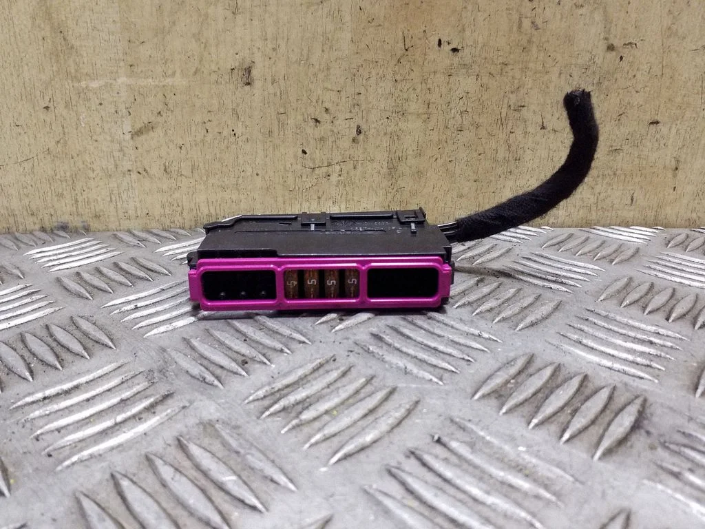 Fuse module – Audi A4 Allroad B8 (2008-2016)