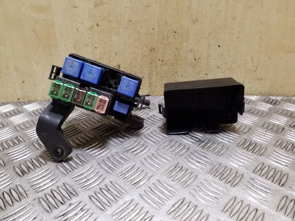 Drošinātāju bloks 914102P637