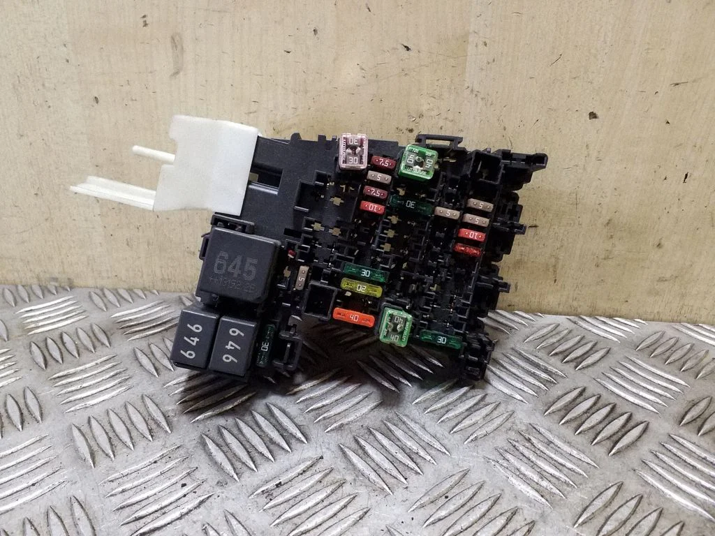 Fuse module – Volkswagen Passat CC (2008-2016)