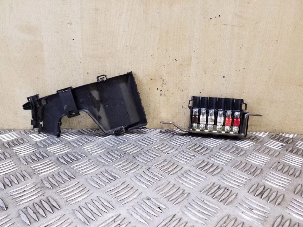 Drošinātāju bloks 243170005R