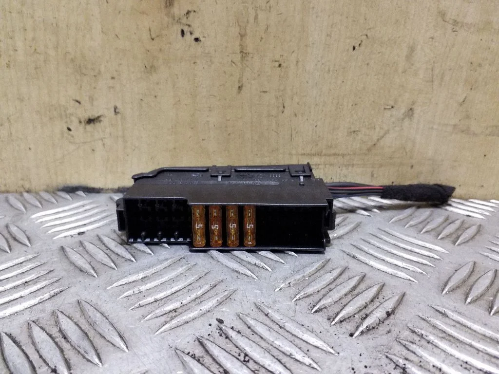 Fuse module – Audi Q5 SQ5 8R (2008-2017)