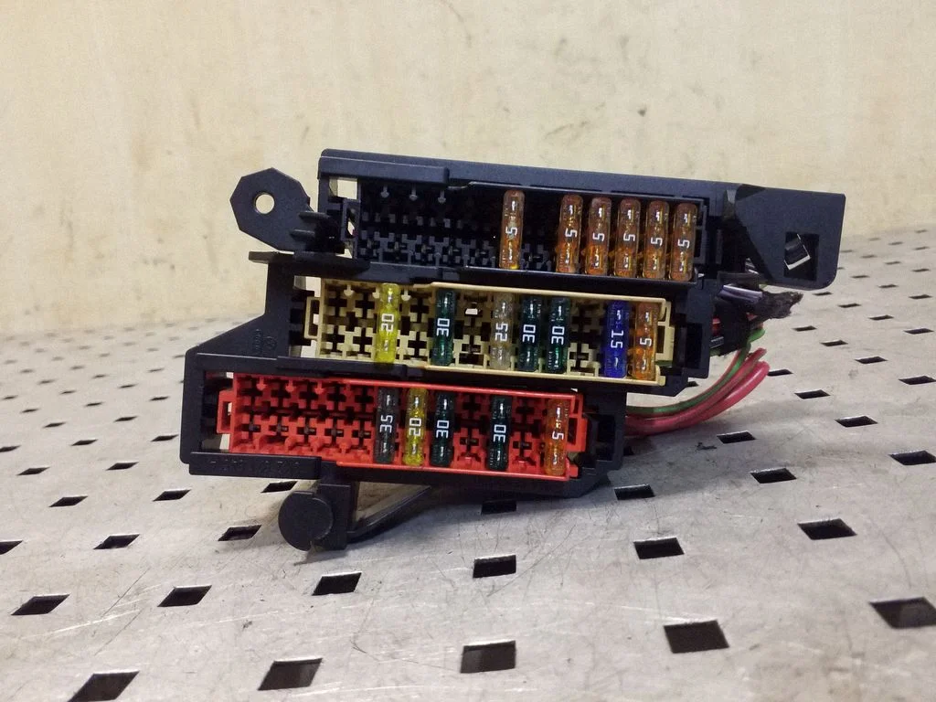 Fuse module – Audi Q5 SQ5 8R (2008-2017)