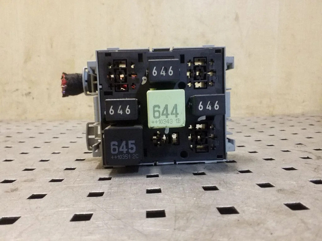 Fuse module – Volkswagen Touareg II (2010-2018)