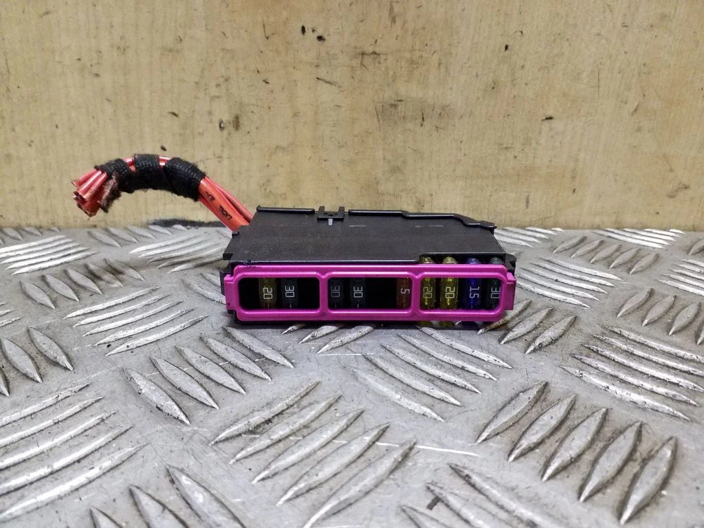 Fuse module – Audi Q5 SQ5 8R (2008-2017)