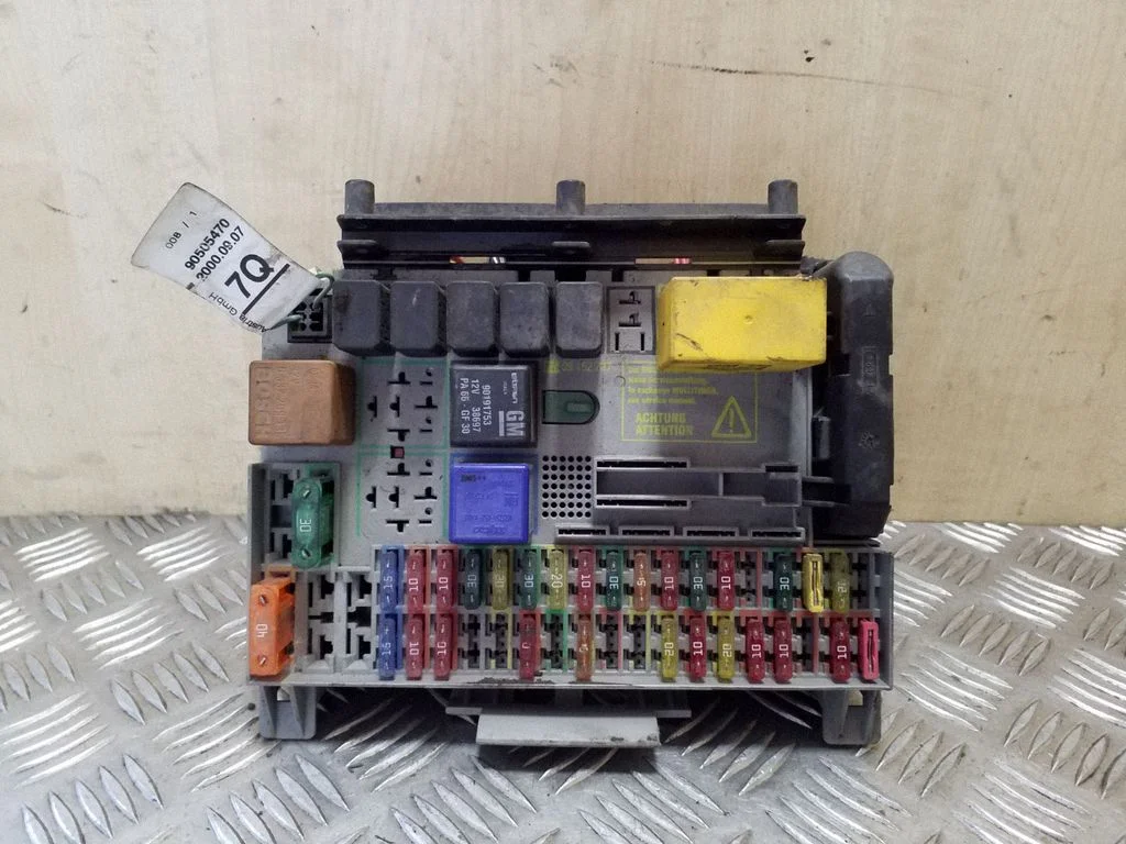 Drošinātāju bloks 90505470