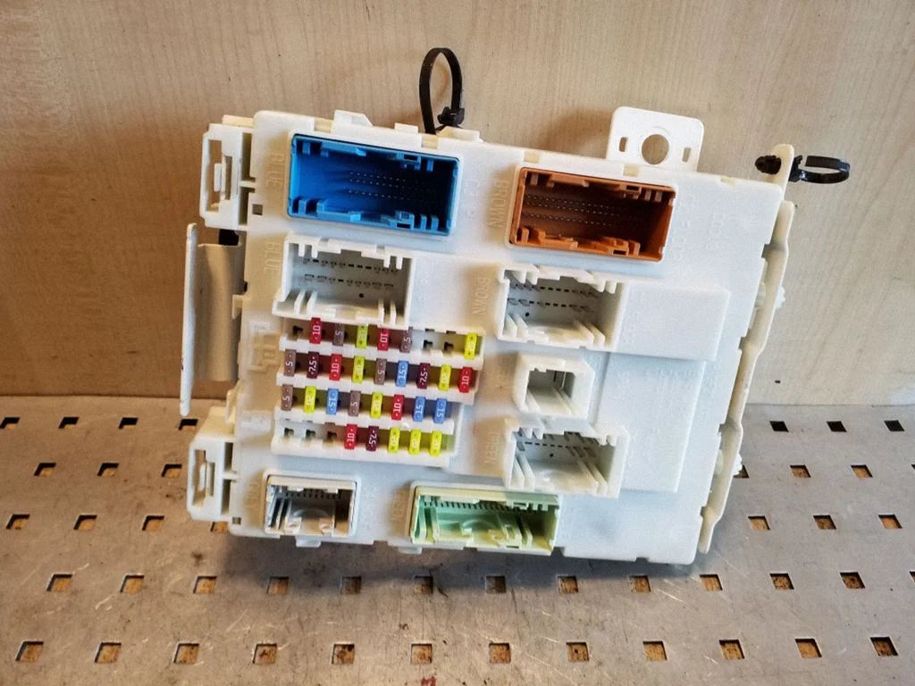 Moduł bezpieczników BV6N14A073ET