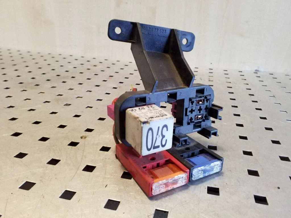 Drošinātāju bloks 4B2937503