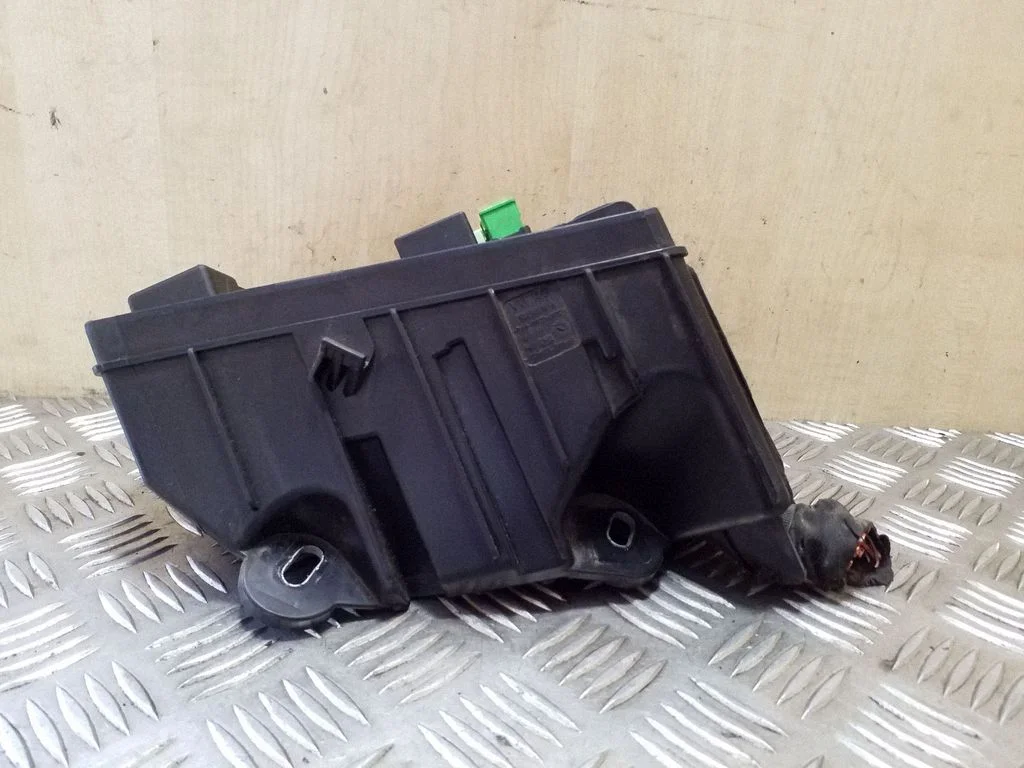 Fuse module – Volkswagen Passat CC (2008-2016)