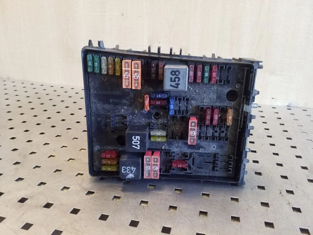 Fuse module 1K0937800E