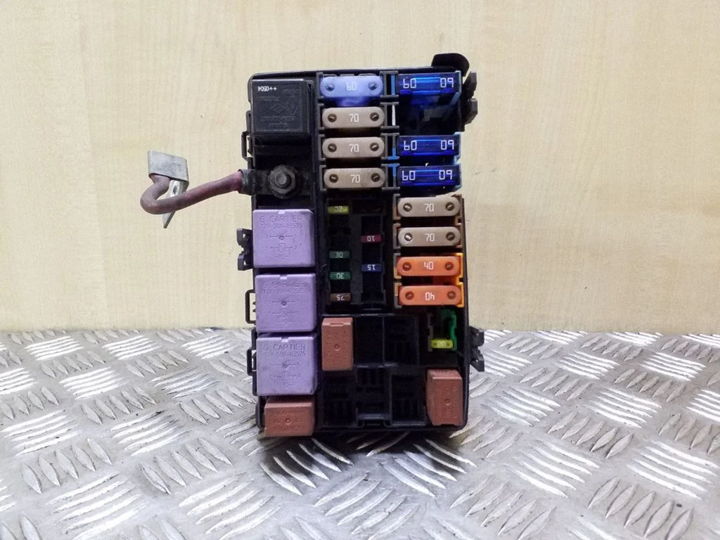 Drošinātāju bloks 8200453768