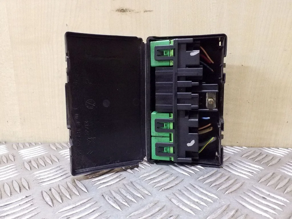Fuse module – Peugeot 307 (2001-2005)
