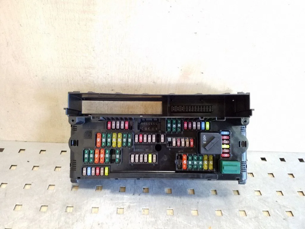 Drošinātāju bloks – BMW 5. sērija F10 F11 (2009-2016)