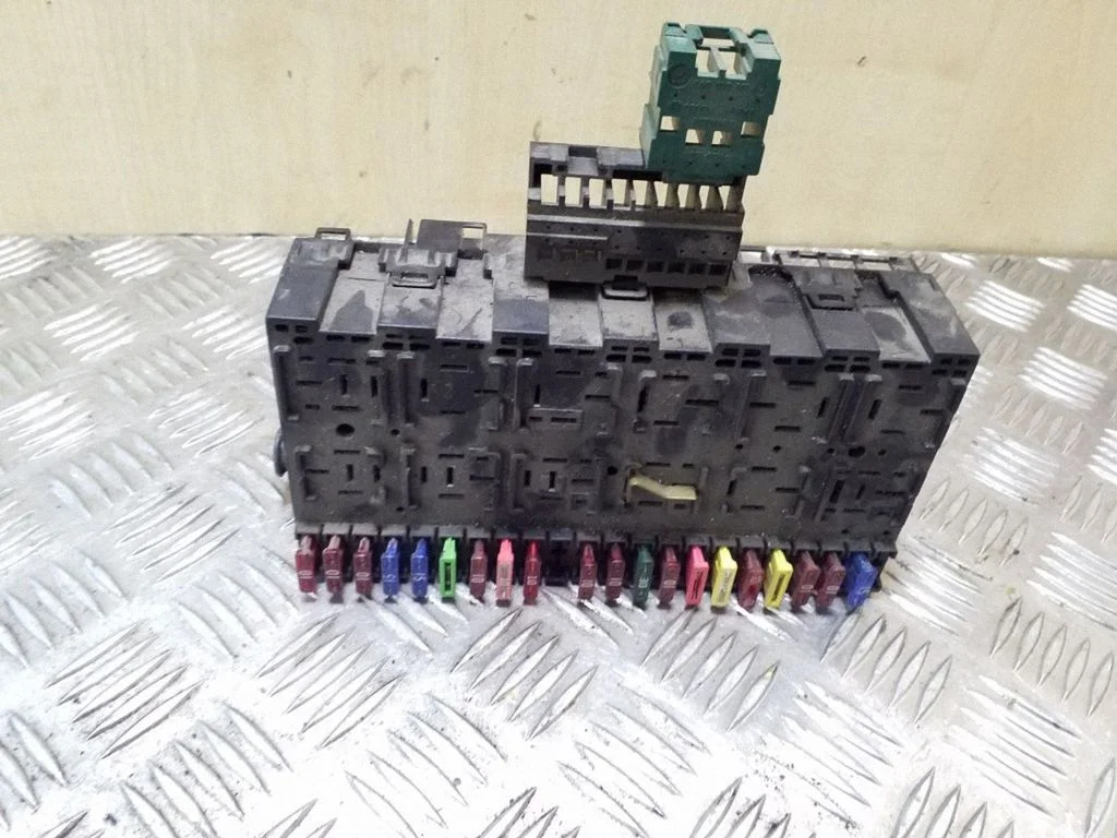 Drošinātāju bloks 357937039