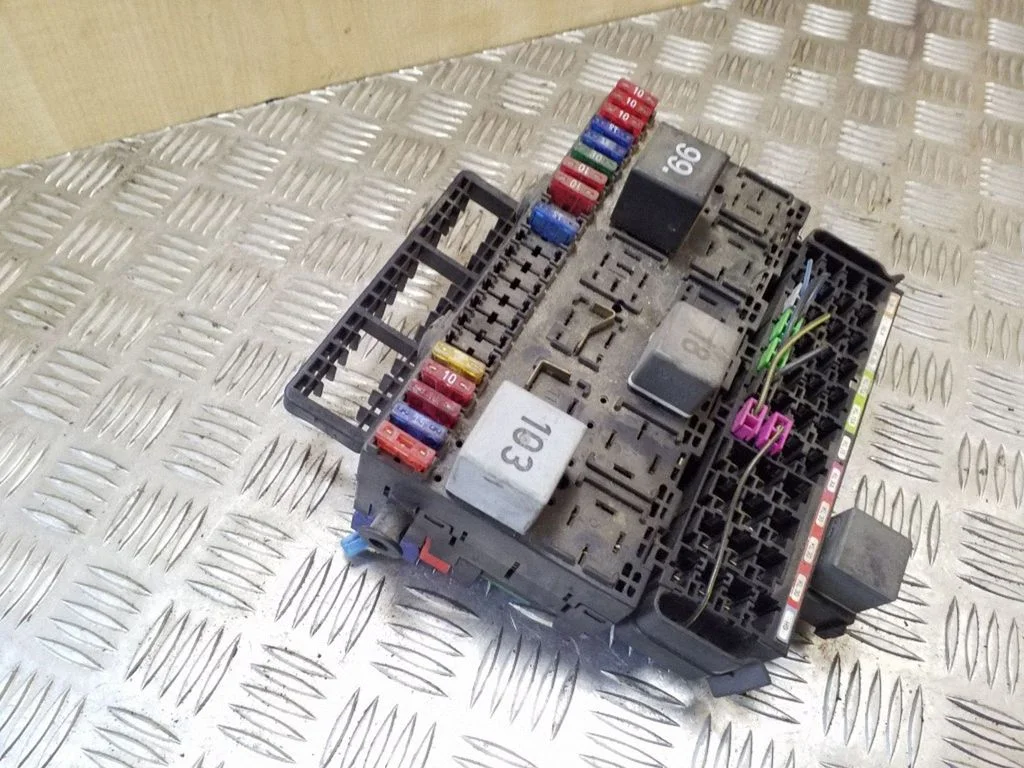 Drošinātāju bloks 357937039