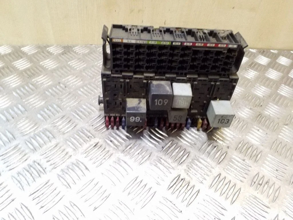 Drošinātāju bloks 357937039