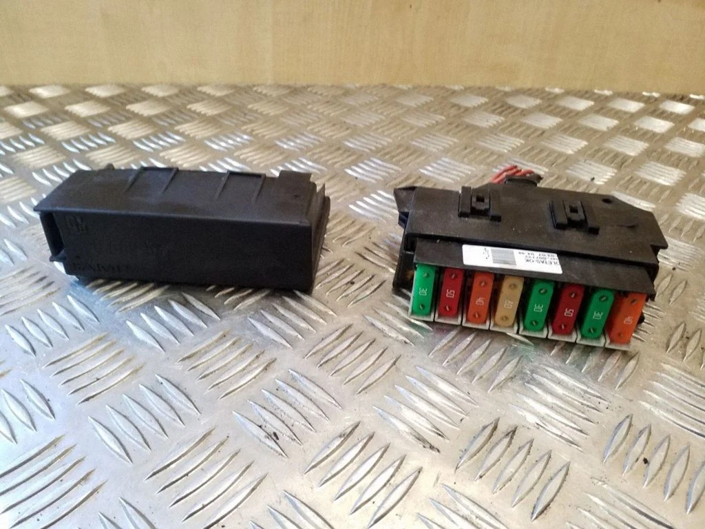 Drošinātāju bloks 90589541