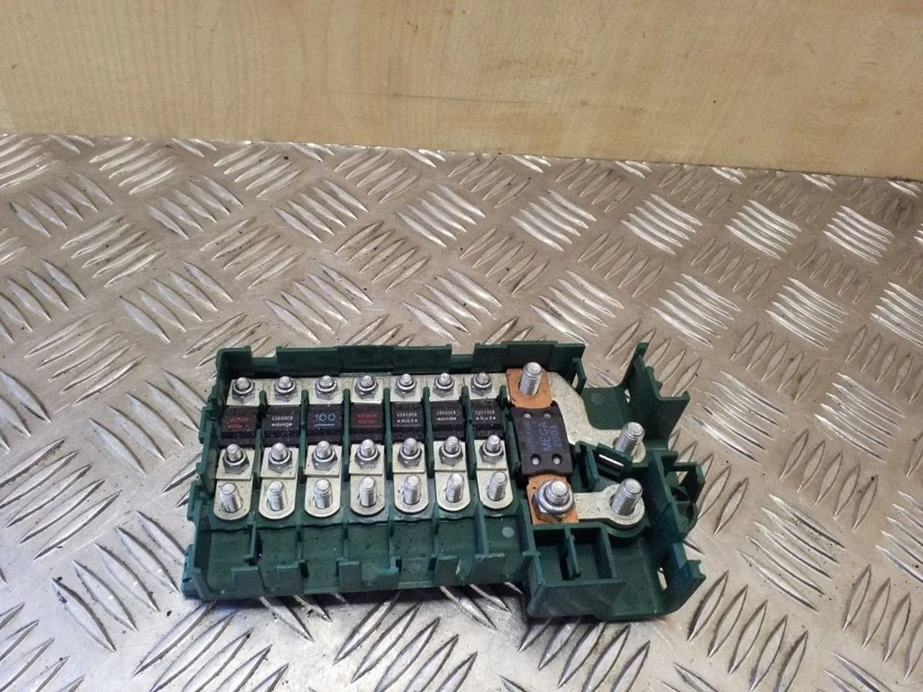 Drošinātāju bloks 61138367768