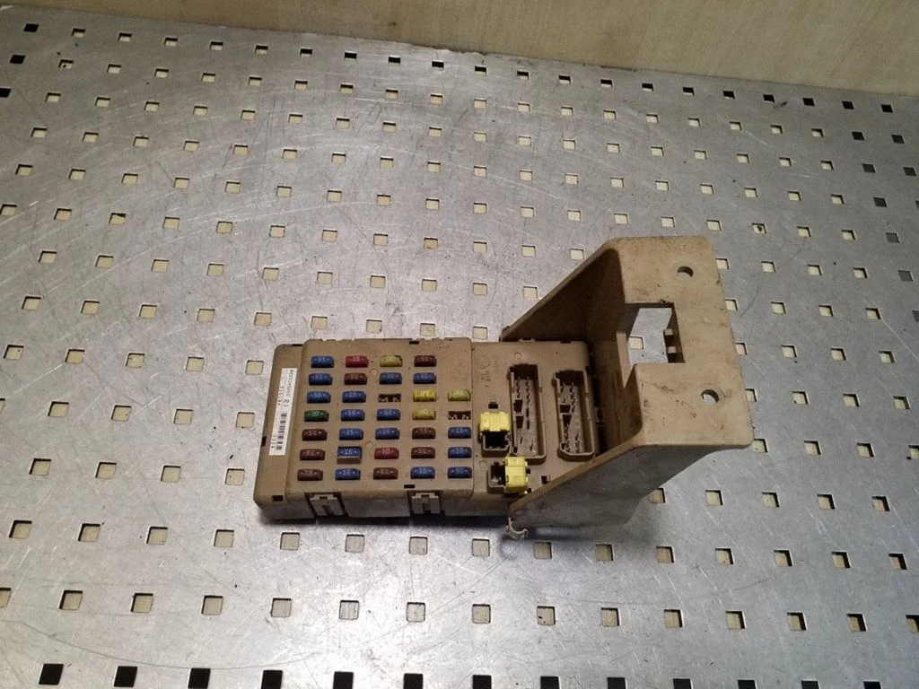 Moduł bezpieczników 82201AG000