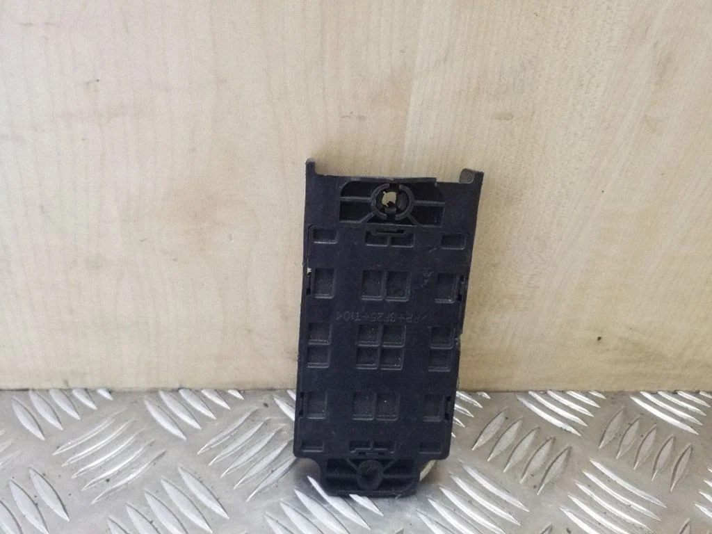 Drošinātāju bloks 913103E810