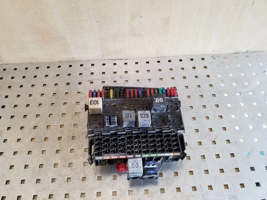 Drošinātāju bloks 7D0937517