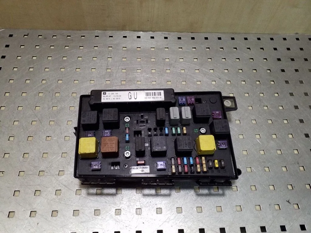 Fuse module – Opel Astra H (2004-2012)