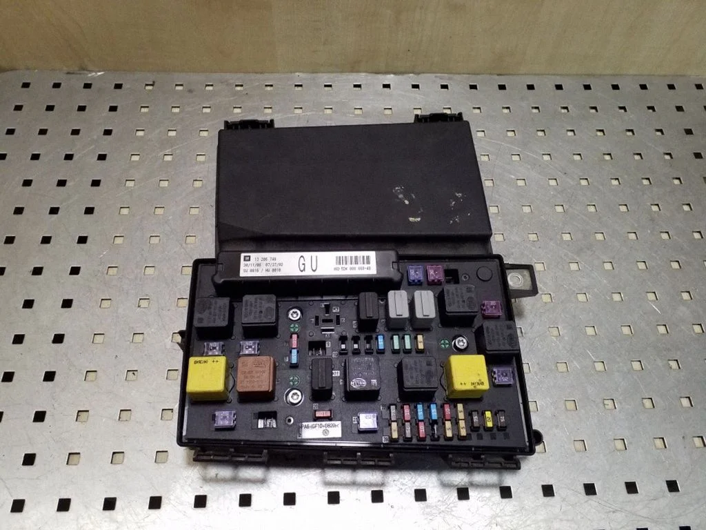 Fuse module – Opel Astra H (2004-2012)