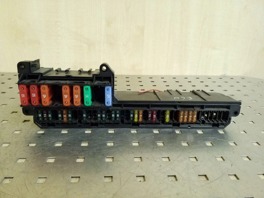 Drošinātāju bloks 6114695733002