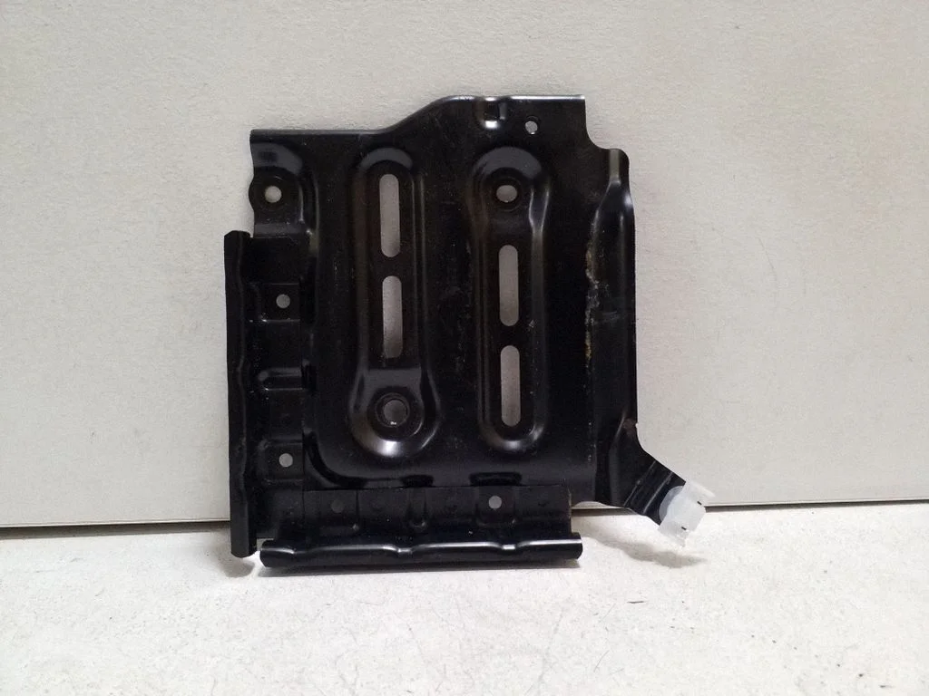 Battery tray – Toyota Yaris Cross (2020-)