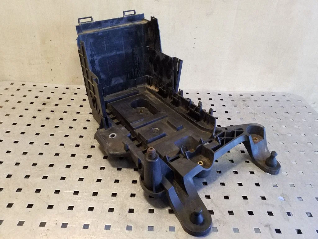 Battery tray – Volkswagen Golf Plus (2005-2013)