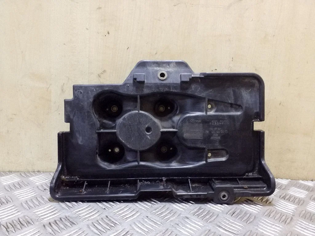 Battery tray – Volkswagen Golf IV (1998-2005)