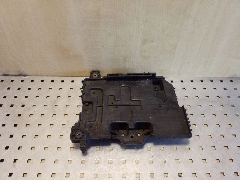 Battery tray – Hyundai i40 (2011-)