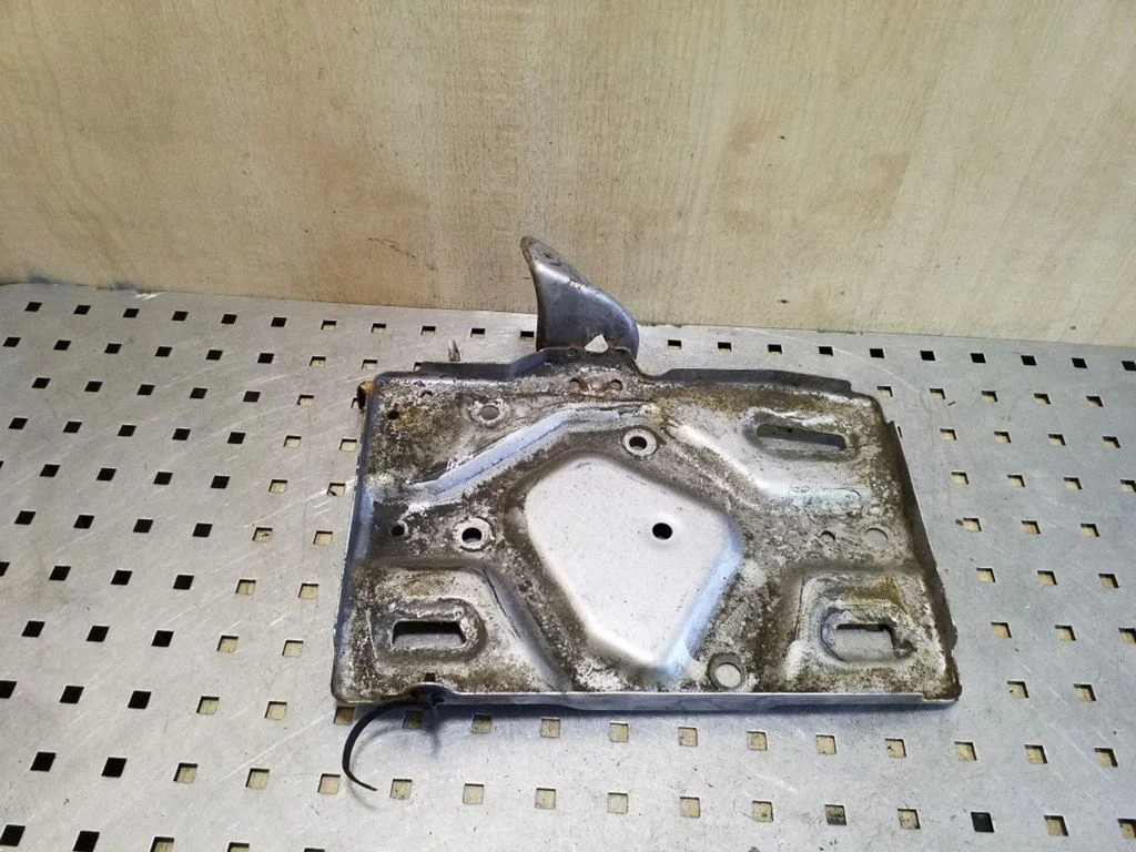 Battery tray