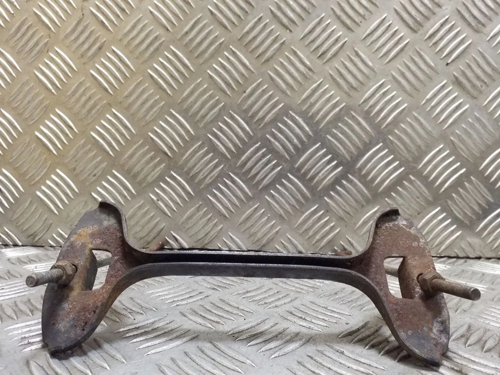 Battery bracket
