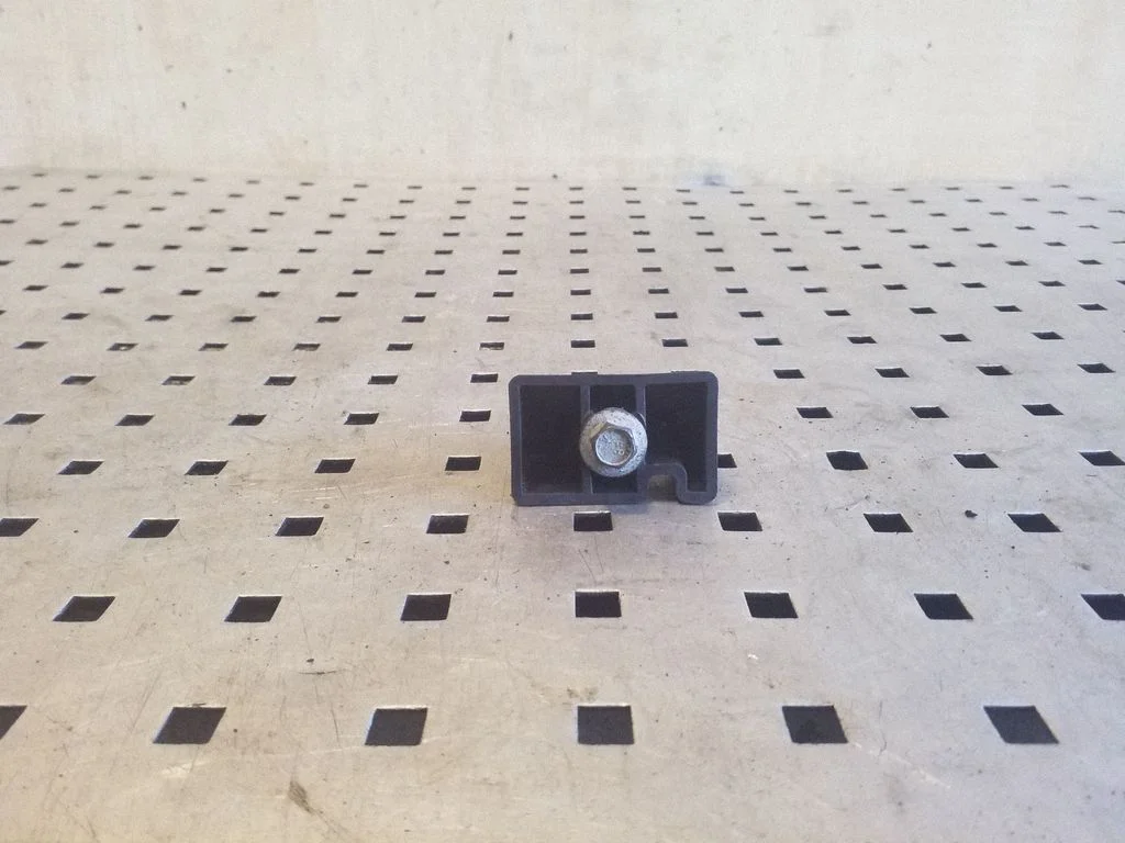 Battery bracket