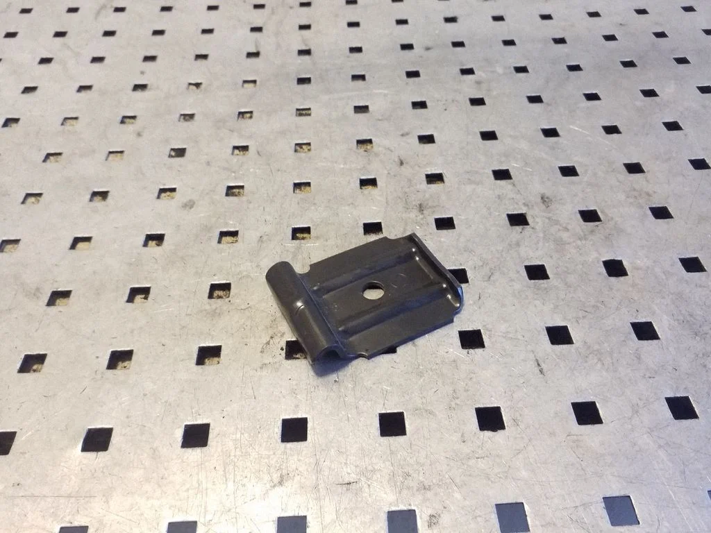 Battery bracket