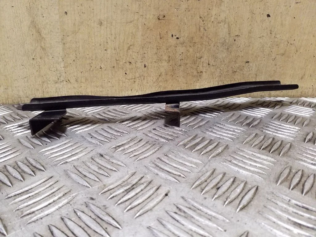 Battery bracket – Honda CR-V (2002-2006)