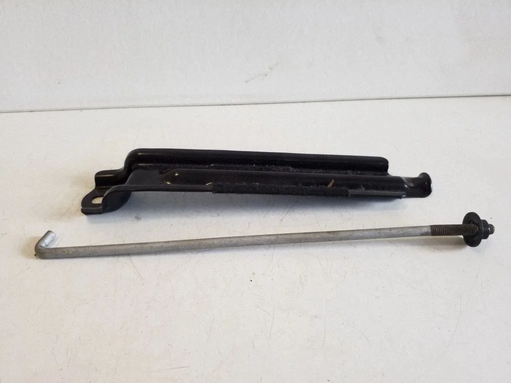 Battery bracket