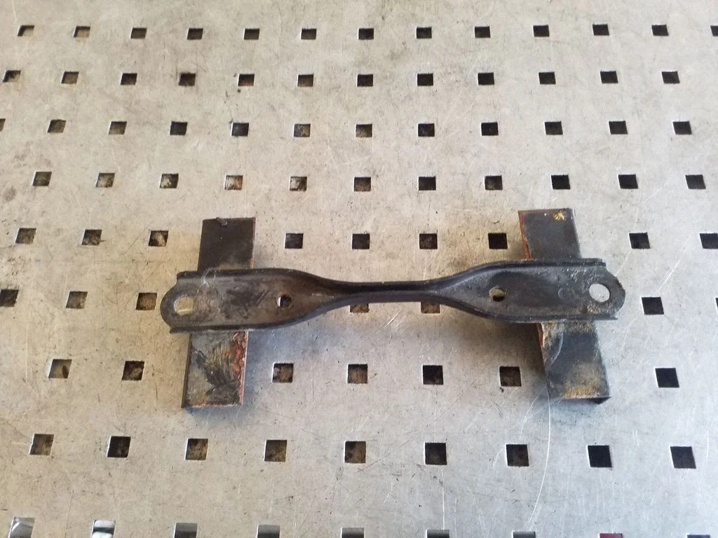 Battery bracket – Toyota RAV 4 (XA20) (2000-2005)