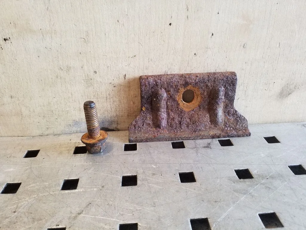 Battery bracket