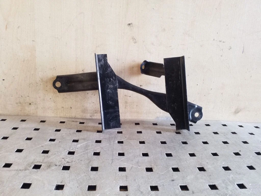 Battery bracket
