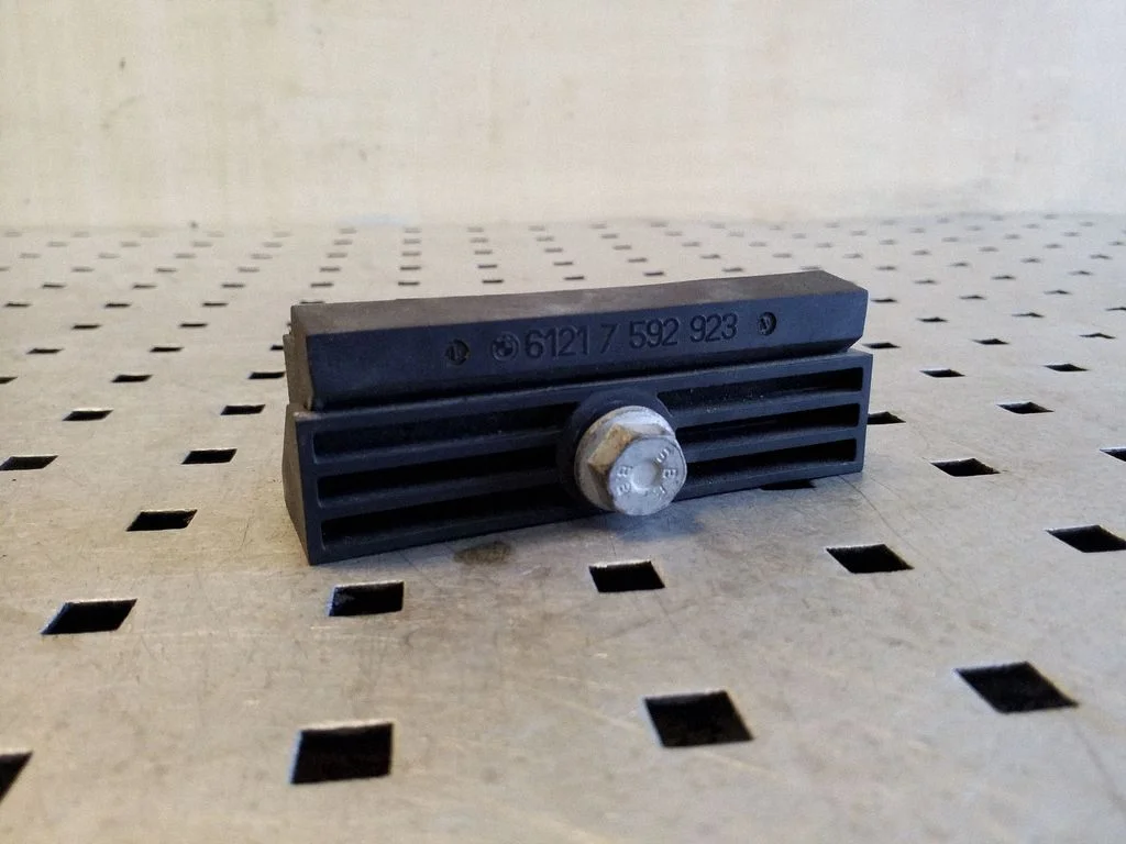 Battery bracket 61217592923