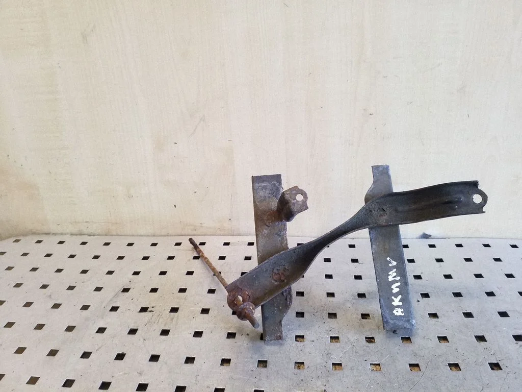 Battery bracket