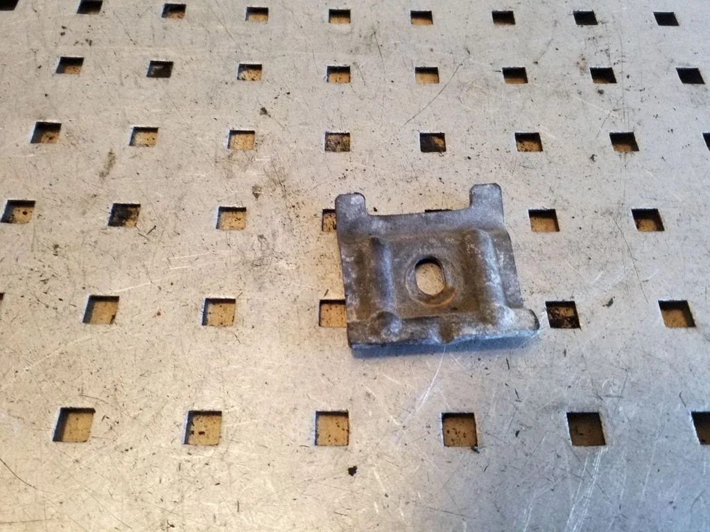 Battery bracket